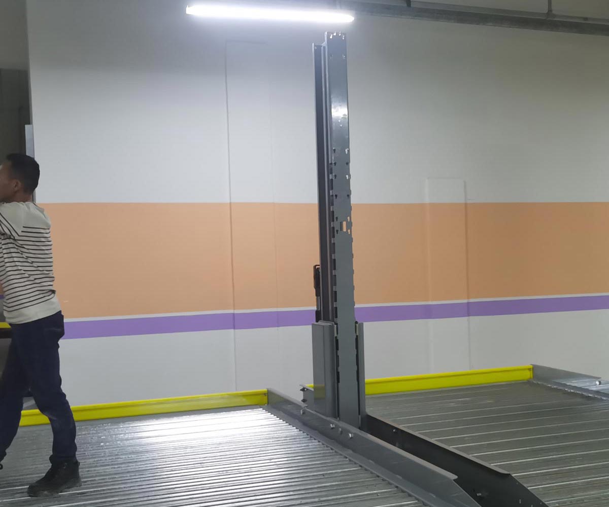 梁平立體車庫(kù)用上飛機(jī)的升降機(jī)械技術(shù)